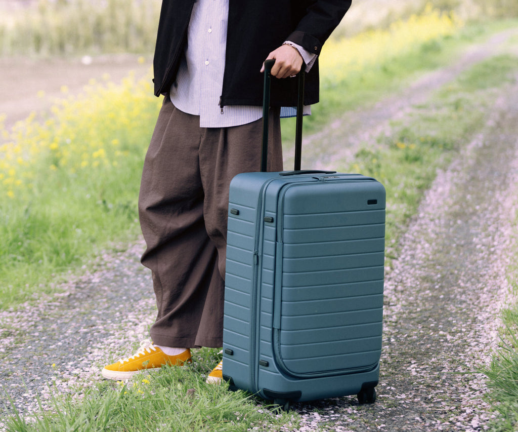Away Topside Medium Trunk Suitcase - Jet Black