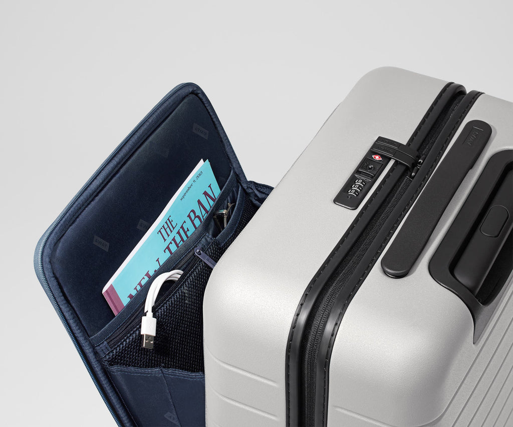 Away The Executive Bigger Carry-On Suitcase - Cloud Gray