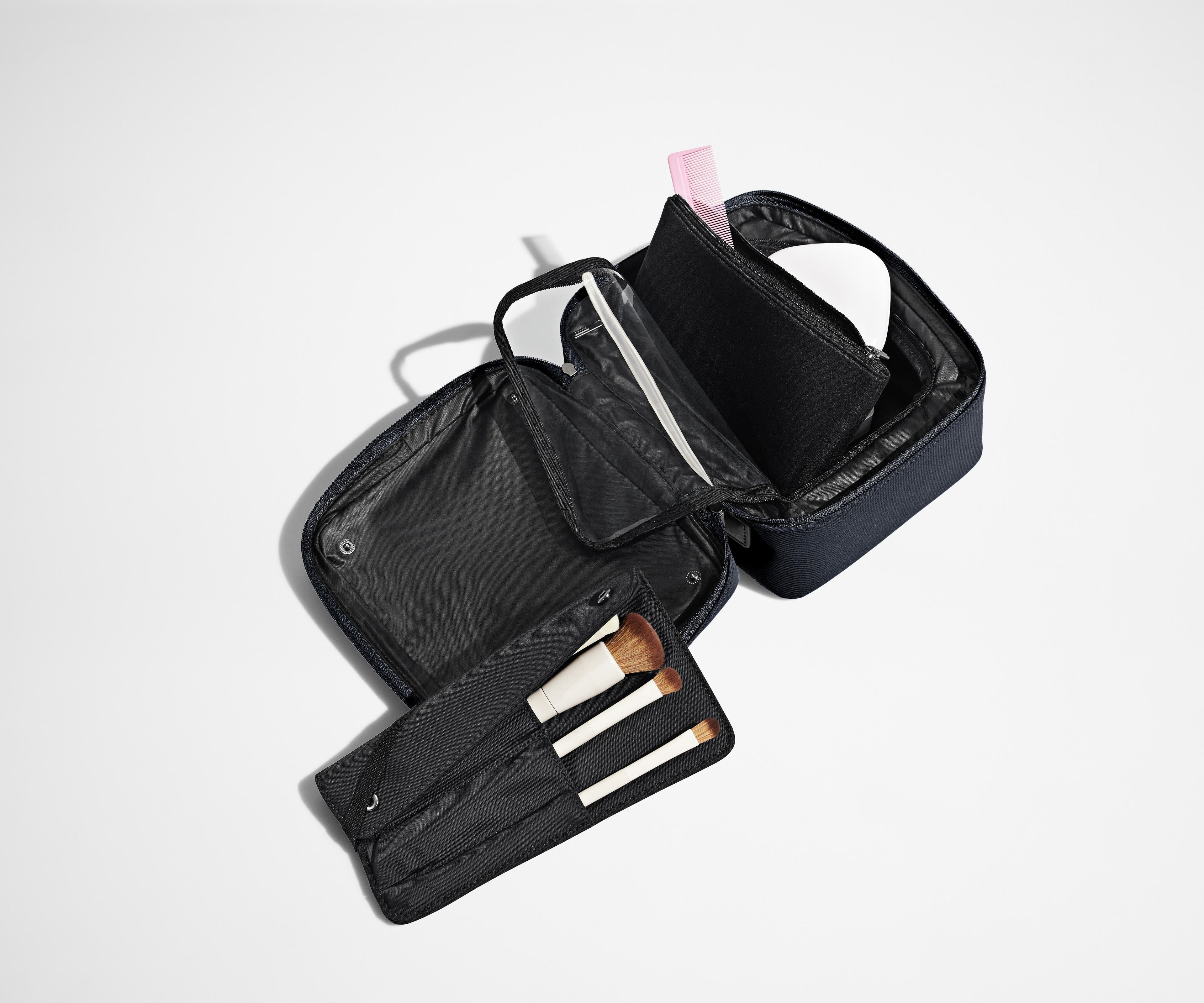 Away The Cosmetics Bag Toiletry Bag - Navy Blue