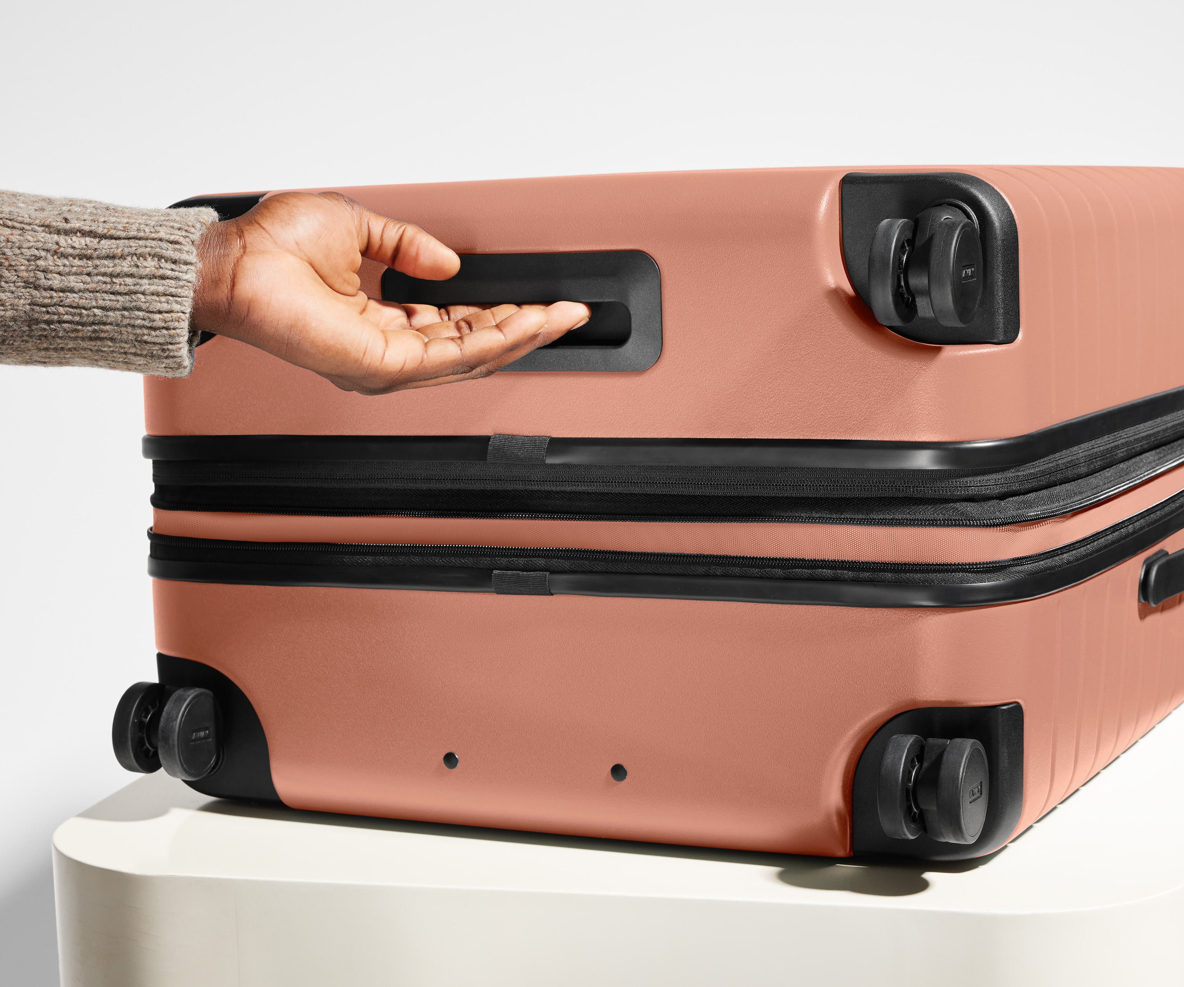 Away The Large Flex Suitcase - Clay Pink