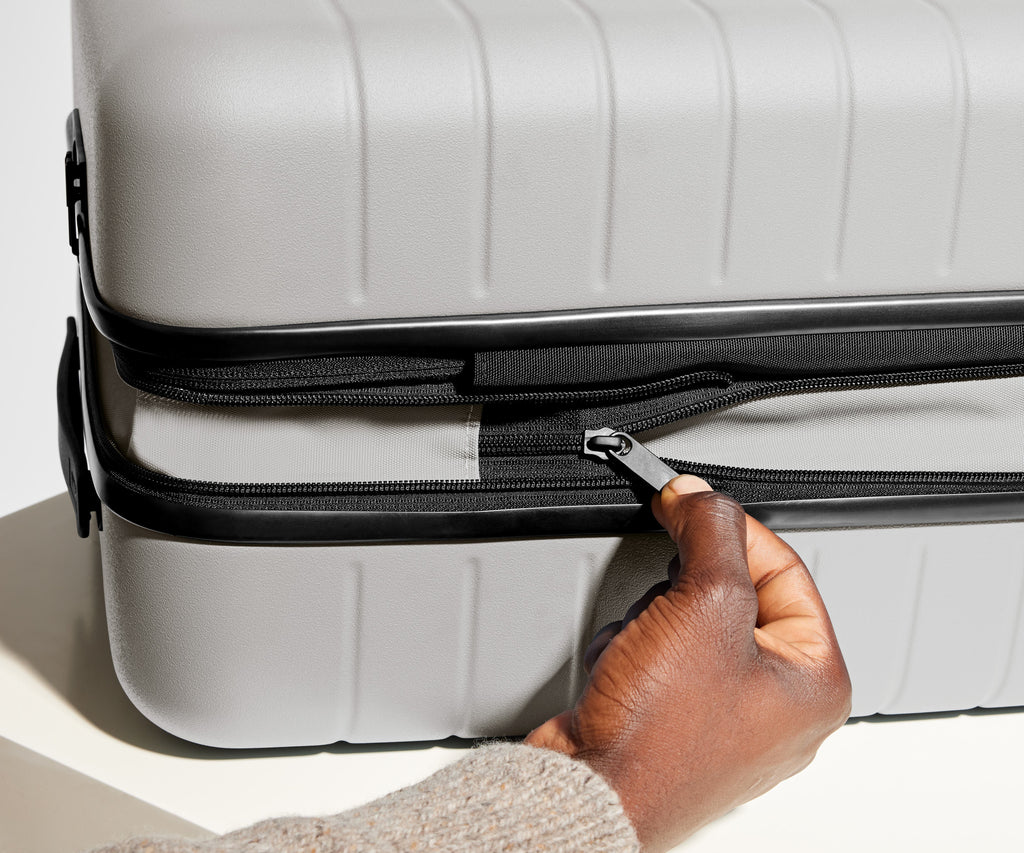 Away The Large Flex Suitcase - Cloud Gray
