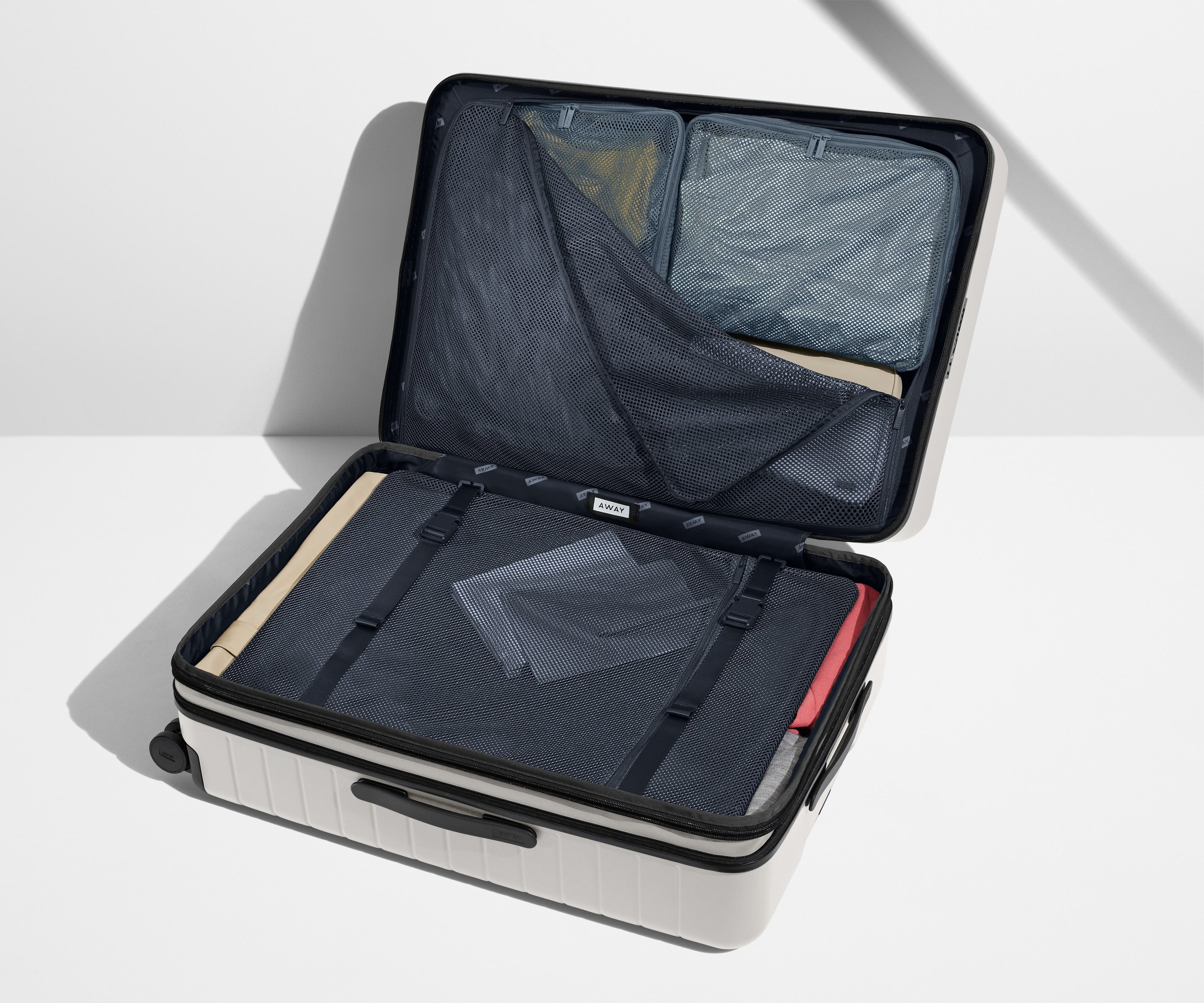 Away The Large Flex Suitcase - Salt White (Gloss)