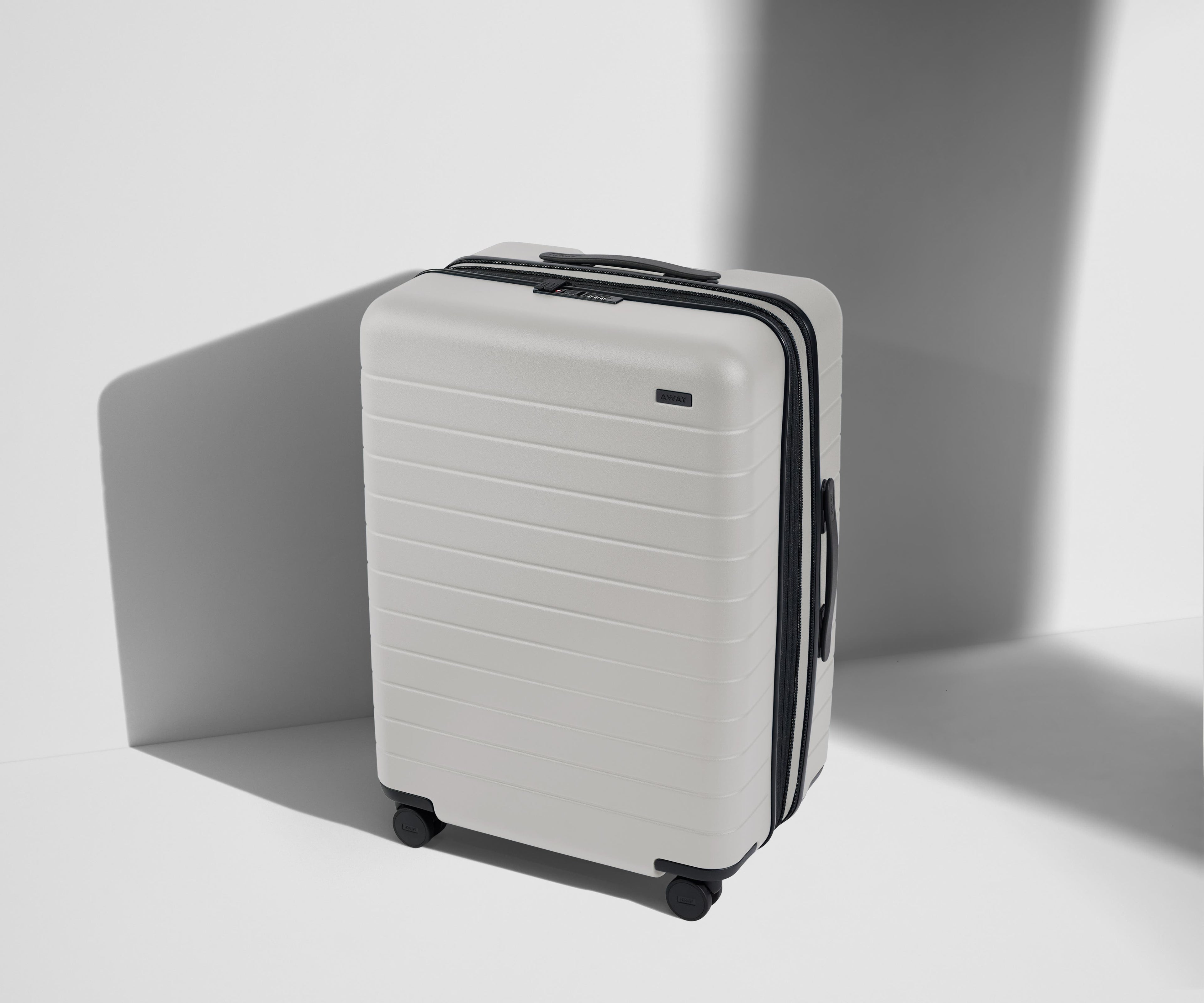 Away The Medium Flex Suitcase - Cloud Gray
