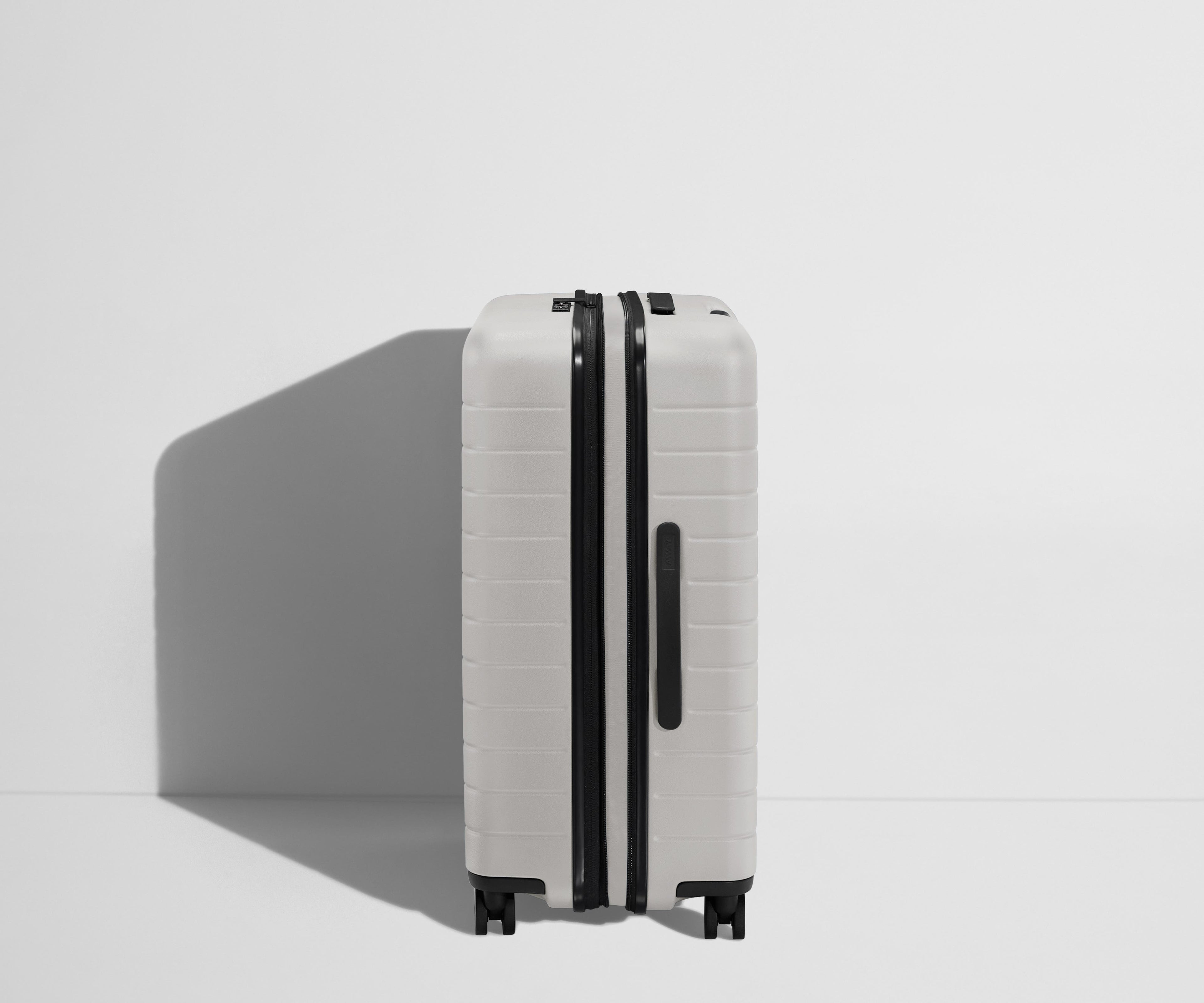 Away The Medium Flex Suitcase - Cloud Gray