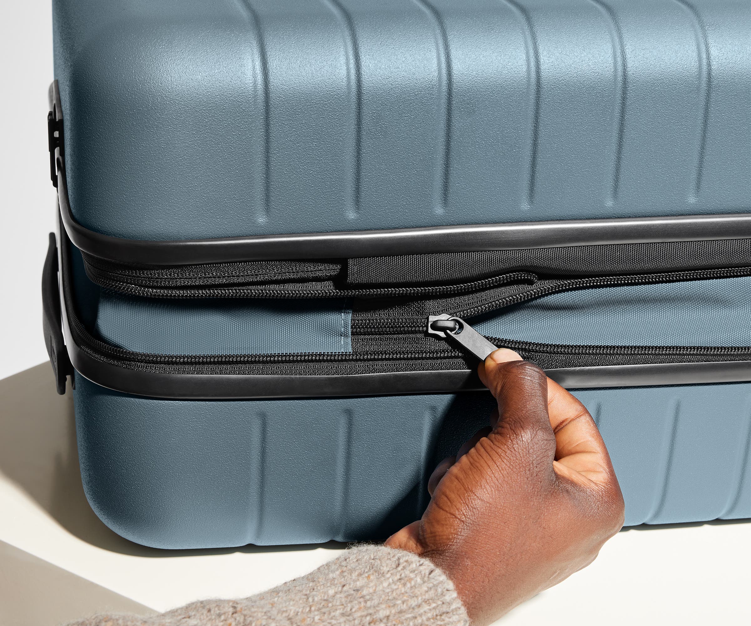 Away The Medium Flex Suitcase - Coast Blue