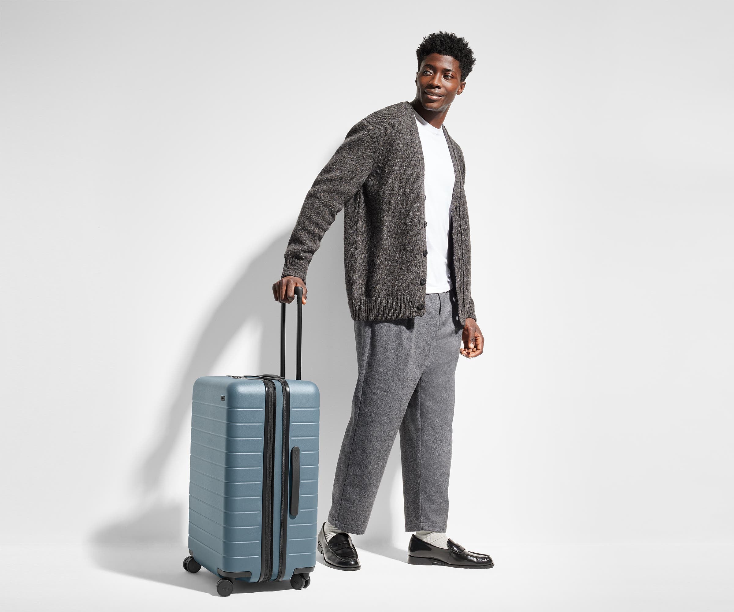 Away The Medium Flex Suitcase - Navy Blue