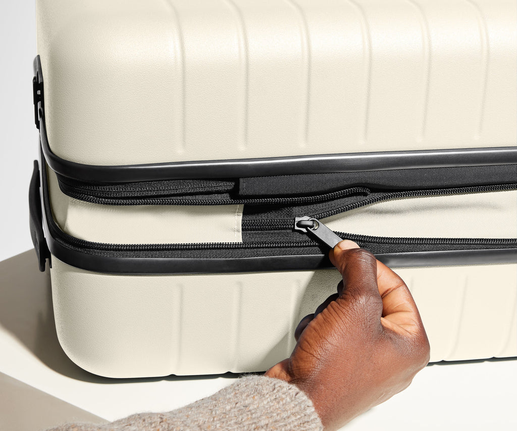Away The Large Flex Suitcase - Salt White