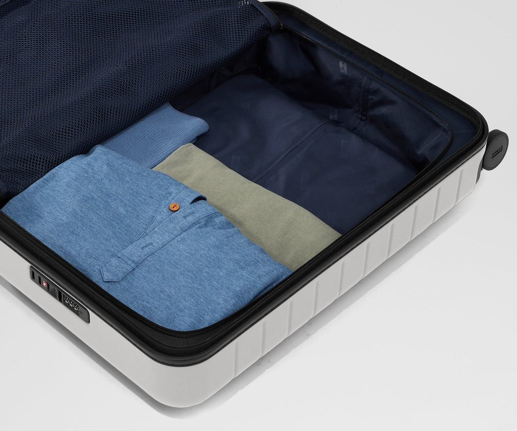 Away The Executive Bigger Carry-On Suitcase - Cloud Gray