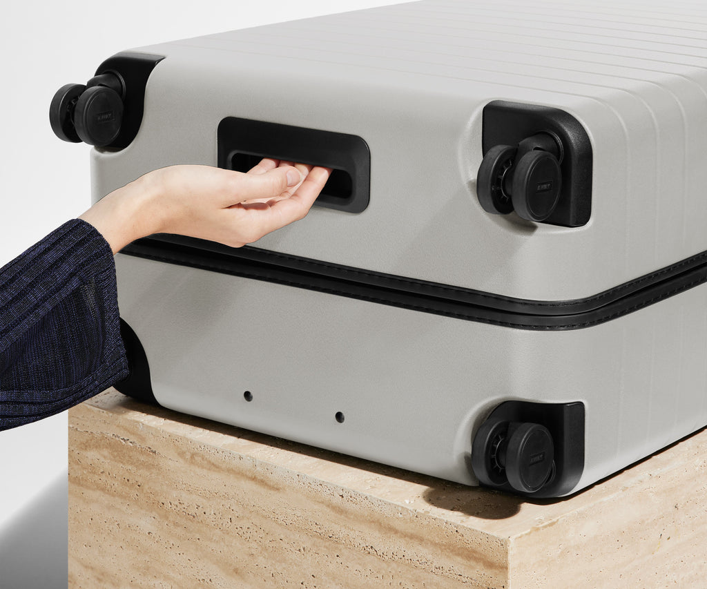 Away The Medium Suitcase - Cloud Gray