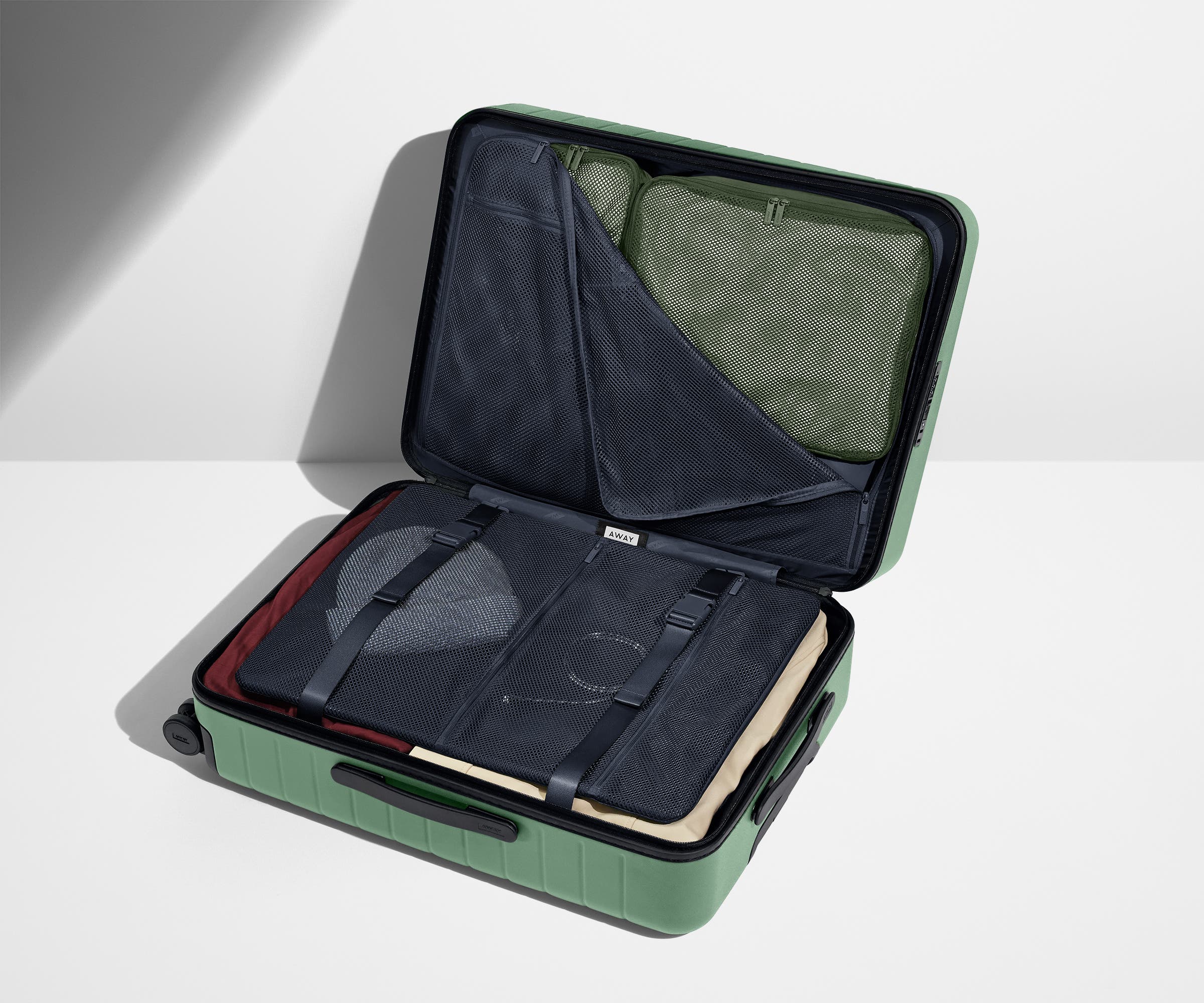 Away The Medium Suitcase - Sea Green